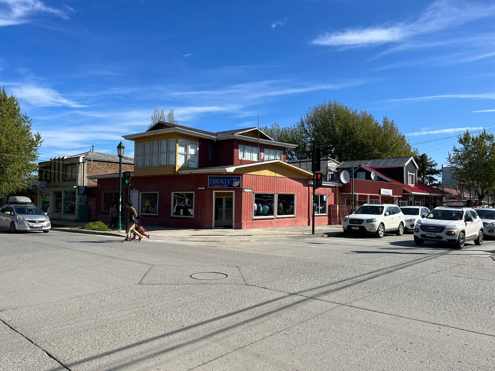 Casa comercial y habitacional en esquina del centro de Puerto Natales