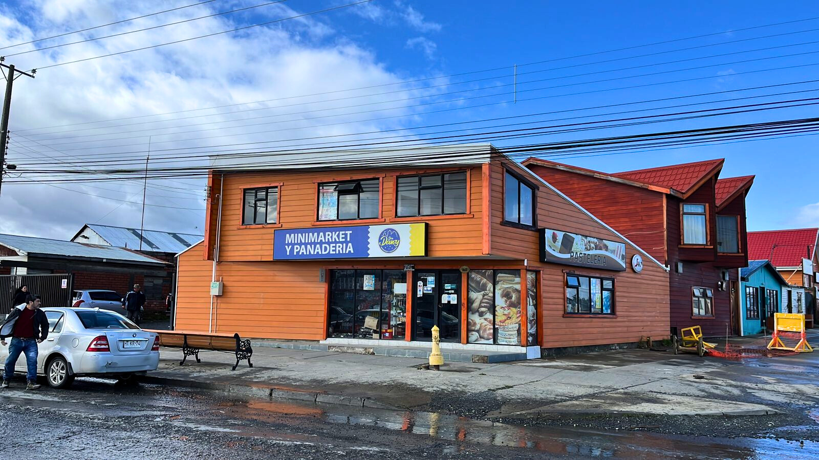 Propiedad con destino comercial y habitacional ubicada frente al rodoviario de la ciudad de Puerto Natales
