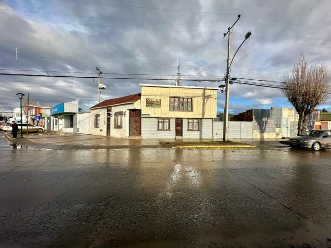 Propiedad en esquina de Blanco Encalada y Bernardo Philippi con múltiples posibilidades, Puerto Natales