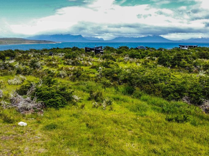Terreno de media hectárea con vista privilegiada en exclusivo sector Dumestre, Puerto Natales